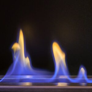 blue and yellow gas-fueled flames